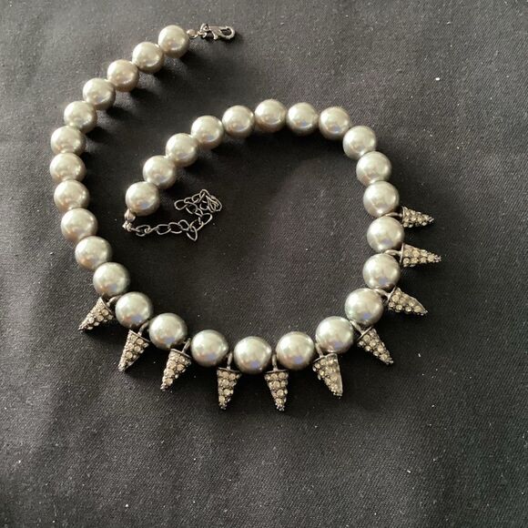 Grey faux pearl necklace with rhinestones. J0101 - Picture 2 of 5